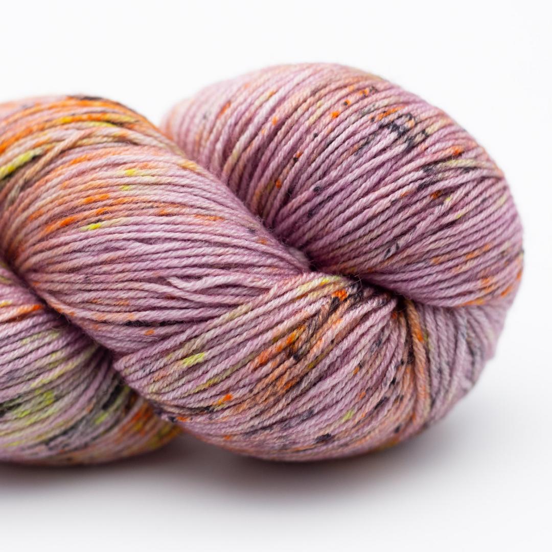 écheveau de laine à chaussettes Lazy Lion, multicolore, marque Kremke coloris misty savannah (rose, orange et marron)