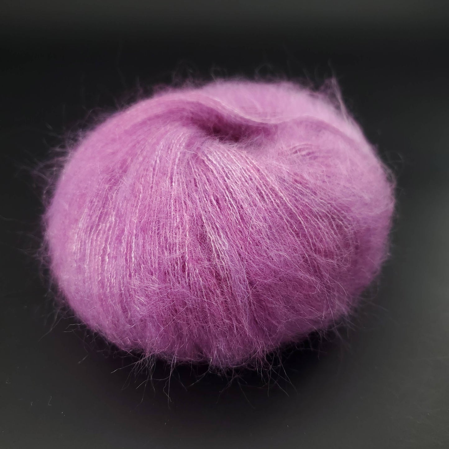 pelote de laine kremke marled silky kid 006 rose sur fond noir