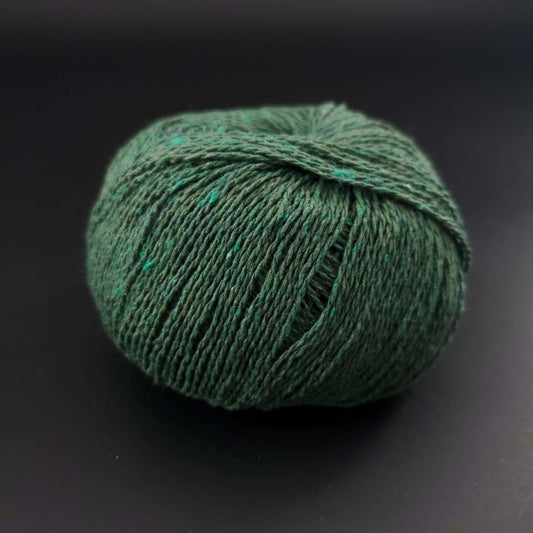 pelote de coton recyclé kremke reborn denim uni coloris 63 vert sur fond noir