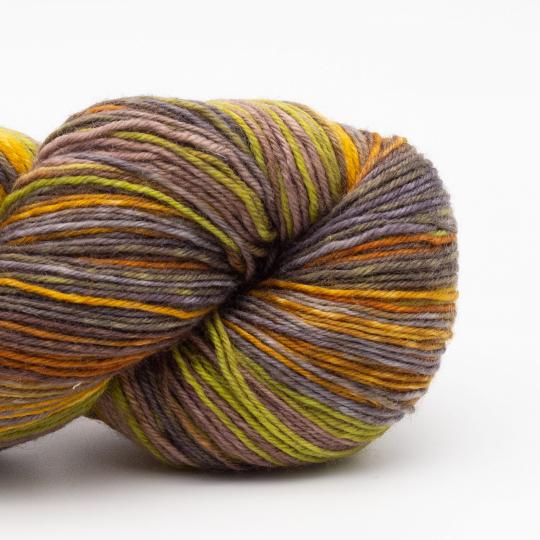 écheveau de laine à chaussettes Lazy Lion, multicolore, marque Kremke coloris indian summer (orange, jaune, violet)