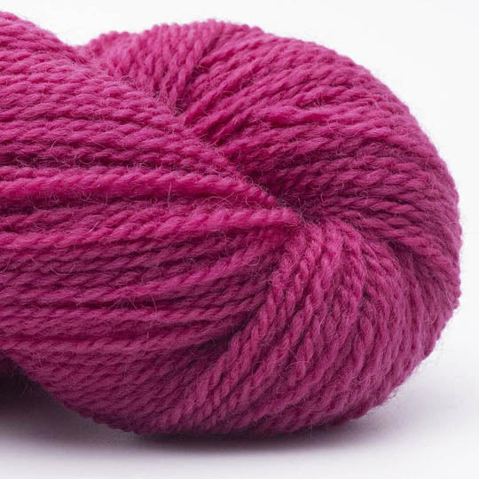écheveau de laine à tricoter British blue fingering de Erika Knight coloris 06 cyclam (rose vif)