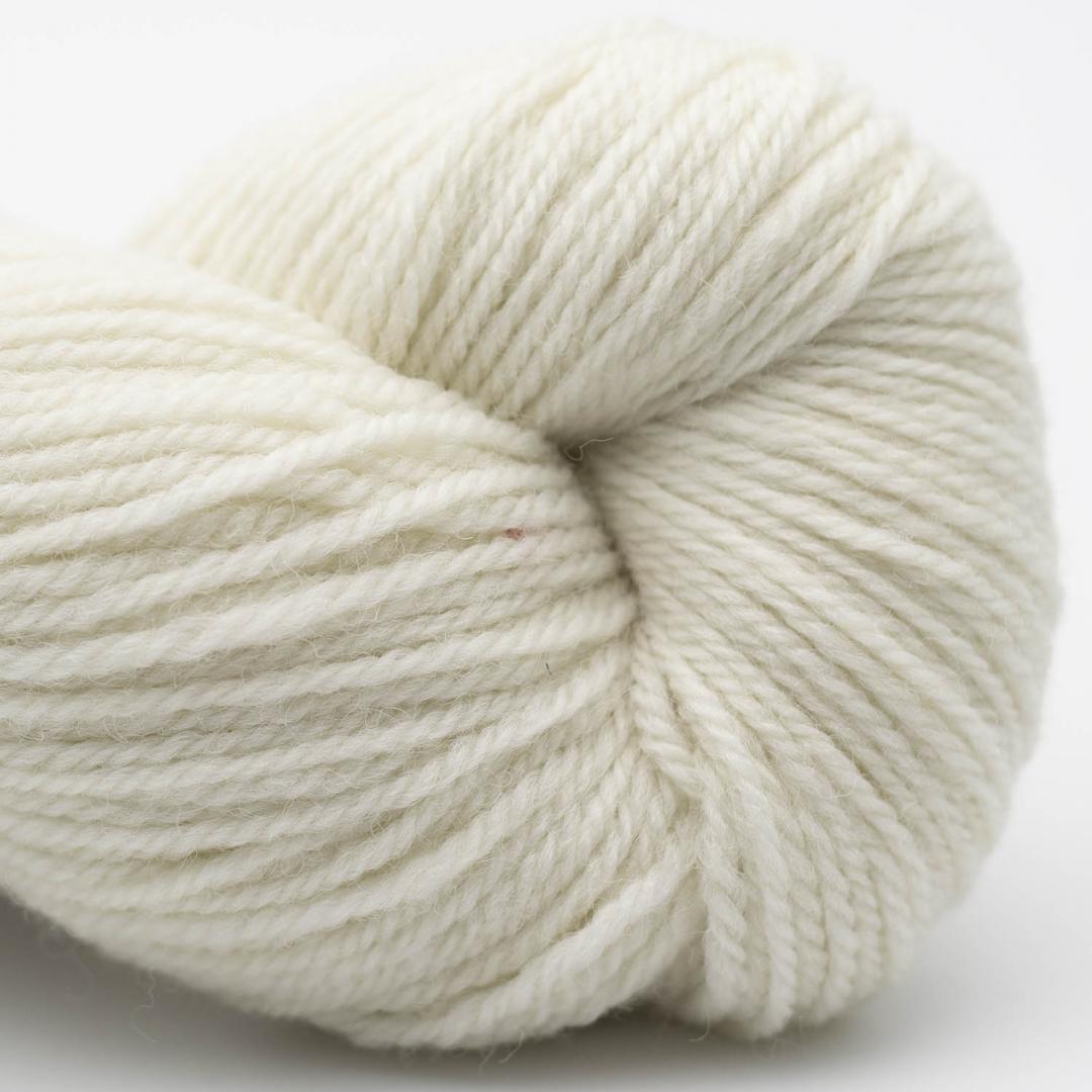 écheveau de laine à tricoter British blue wool de Erika Knight coloris 100 milk (écru)