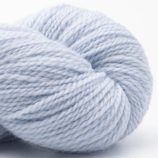 écheveau de laine à tricoter British blue fingering de Erika Knight coloris 12 ice blue