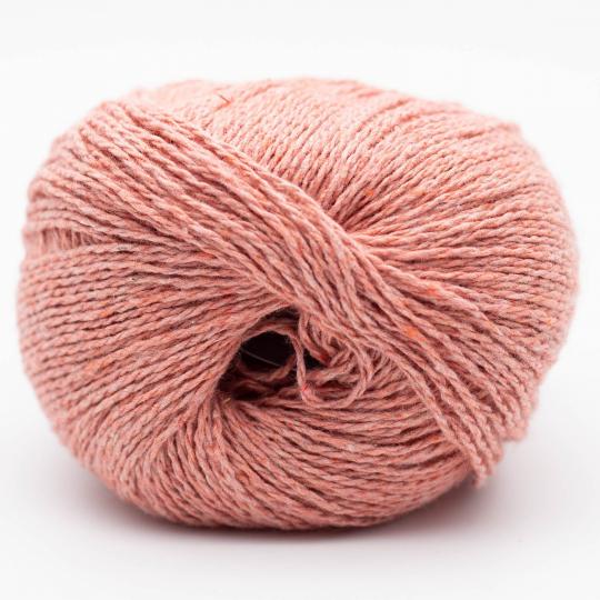 pelotes de fil à tricoter Reborn Denim Uni de Kremke en coton recyclé coloris 141 salmon