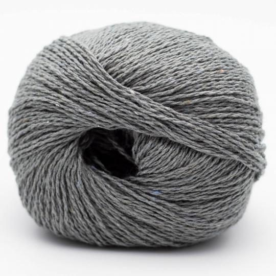 pelotes de fil à tricoter Reborn Denim Uni de Kremke en coton recyclé coloris 150 sage