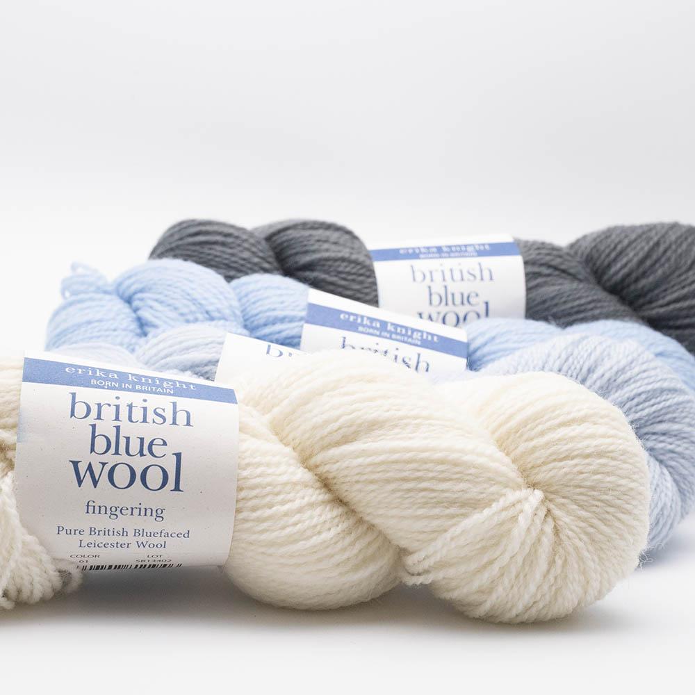 3 écheveux de laine à tricoter British blue fingering de Erika Knight, blanc, bleu pâle et gris