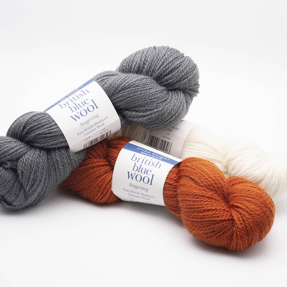 3 écheveux de laine à tricoter British blue fingering de Erika Knight, gris, blanc et orange