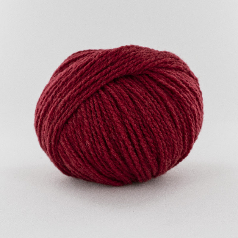 Pelote de laine Fonty 1880 en rouge profond 106 pour tricot et crochet