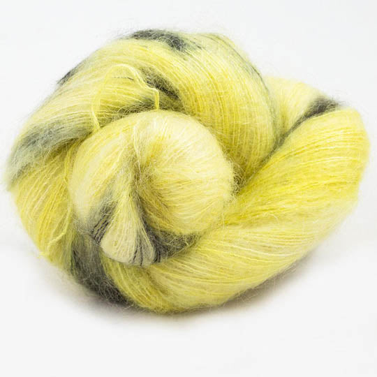 écheveau de fil à tricoter en soie et mohair Kidsilk Gradient de Cowgirl Blues coloris limoncello (jaune et gris)