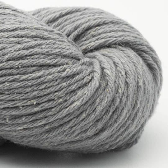 écheveau de fil à tricoter Northern Lights GOTS de BC GARN en laine et soie, coloris 22 medium grey