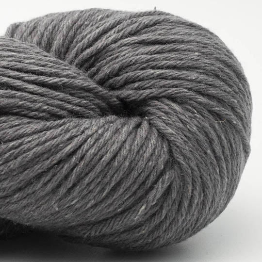 écheveau de fil à tricoter Northern Lights GOTS de BC GARN en laine et soie, coloris 23 smocked (gris foncé)