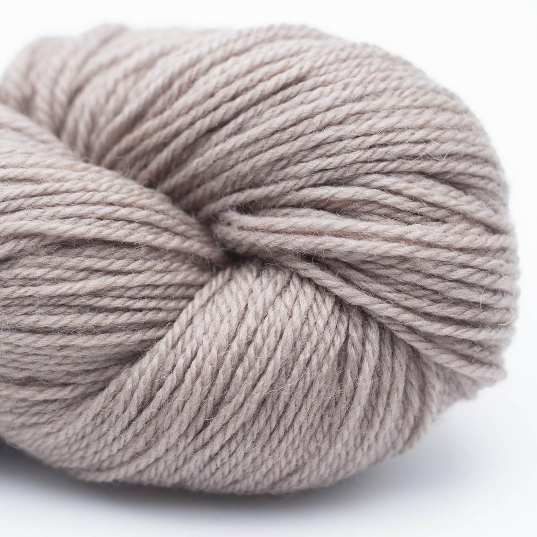 écheveau de laine à tricoter British blue wool de Erika Knight coloris 600 clarissa (beige)