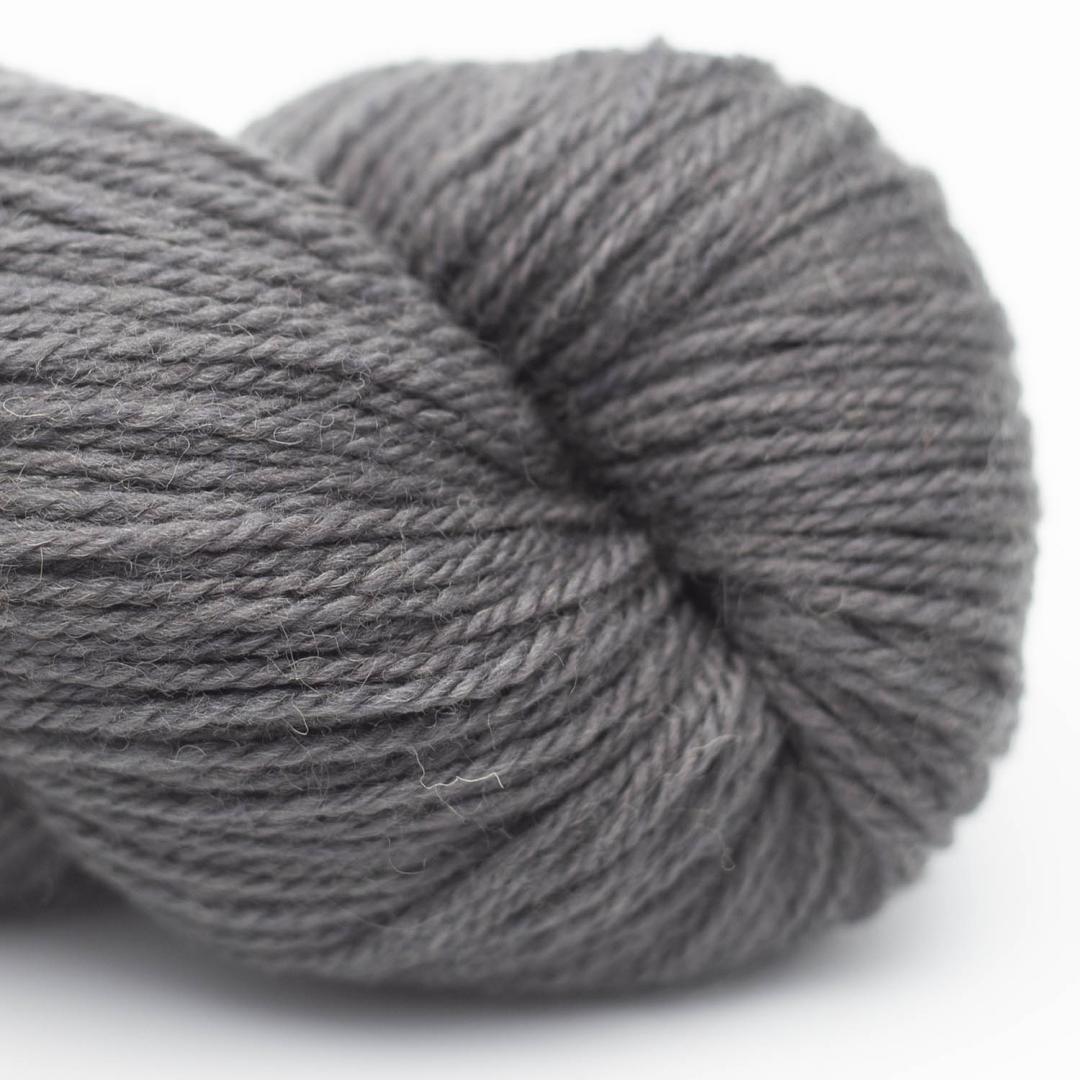 écheveau de laine à tricoter British blue wool de Erika Knight coloris 601 cymbelline (gris)