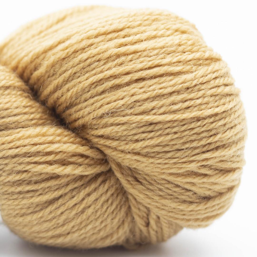 écheveau de laine à tricoter British blue wool de Erika Knight coloris 604 mrs dalloway (jaune)