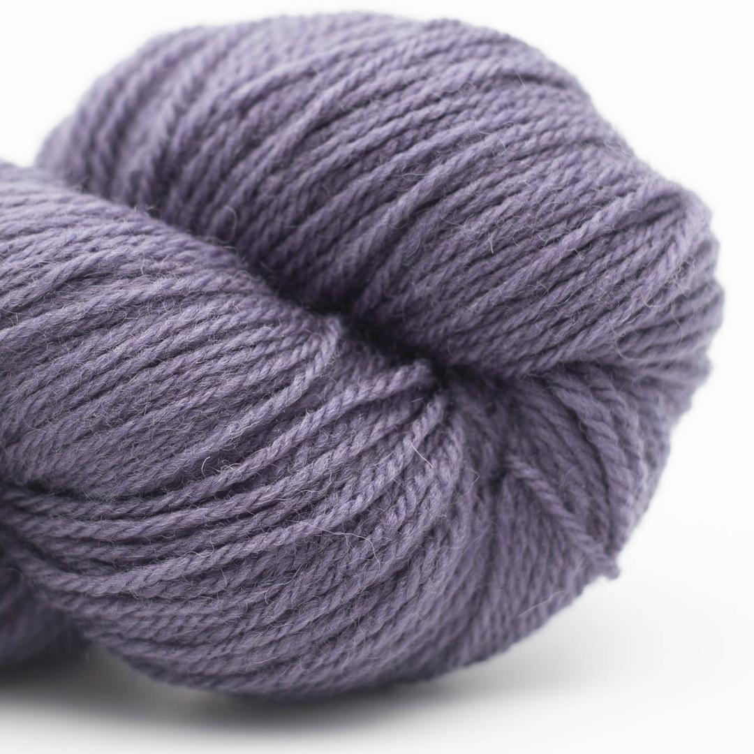 écheveau de laine à tricoter British blue wool de Erika Knight coloris 605 french (violet)