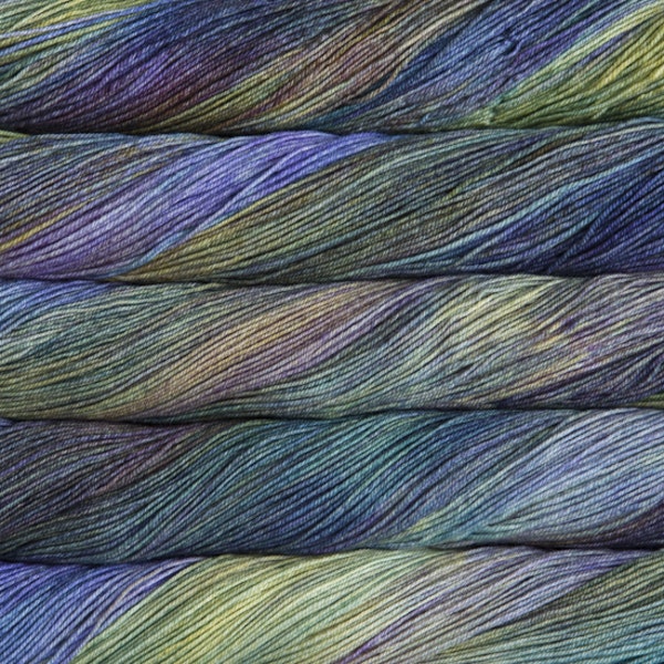 écheveaux de fil à tricoter Sock de Malabrigo en laine mérinos coloris Indiecita (violet, bleu, vert)