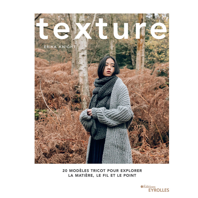 couverture du livre de tricot Texture d'Erika Knight, femme habillée de tricot dans une forêt en automne