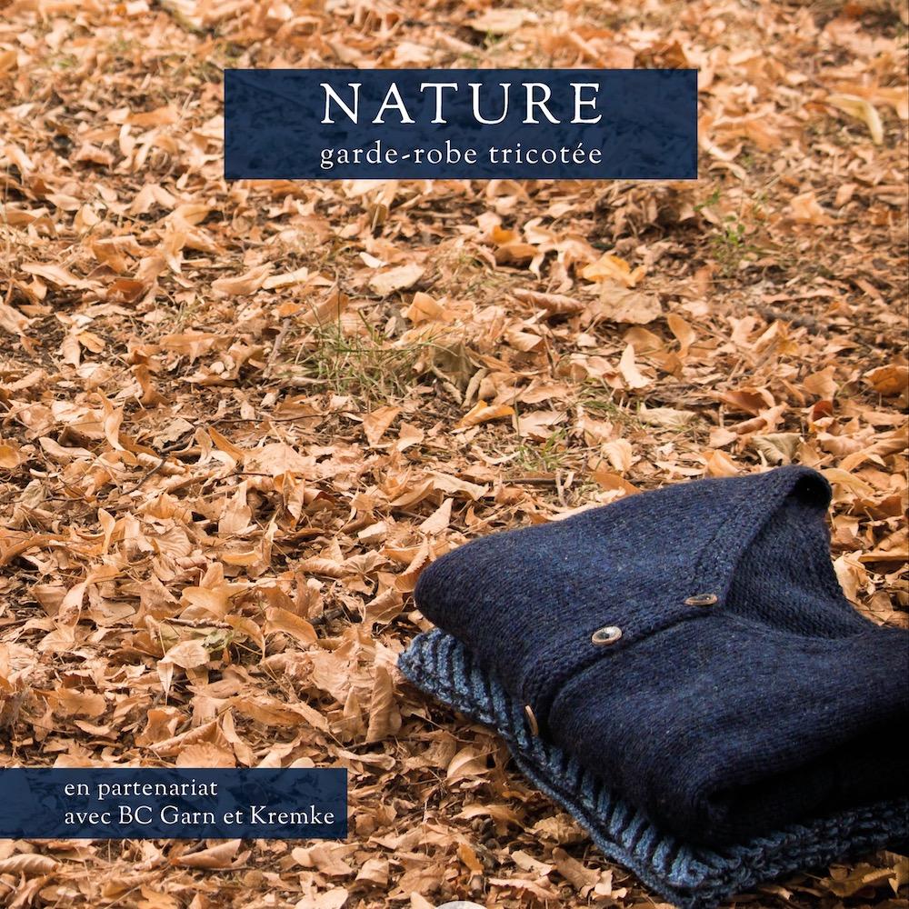 couverture du livre "nature, une garde-robe tricotée" des gilets tricotés sont pliés sur un tapis de feuilles mortes