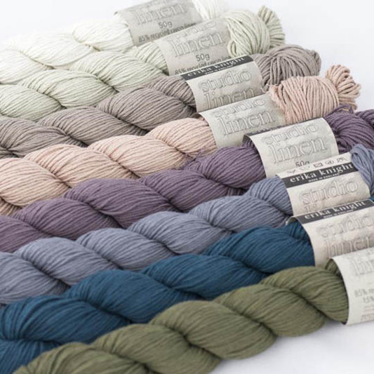écheveaux de fil à tricoter Studio Linen de Erika Knight en lin recyclé blanc, beige, taupe, rose, violet, bleu, bleu foncé, vert olive
