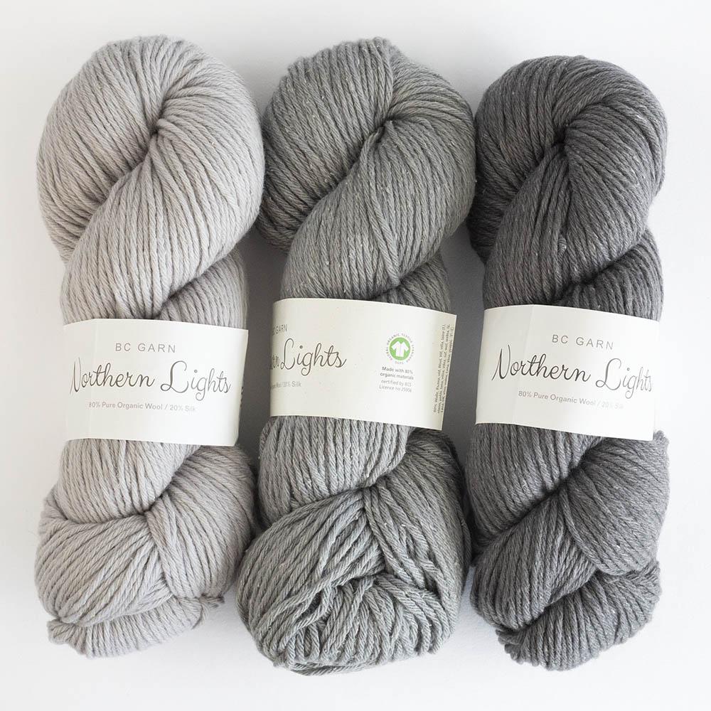 3 écheveaux de fil à tricoter Northern Lights GOTS de BC GARN en laine et soie, différents tons de gris