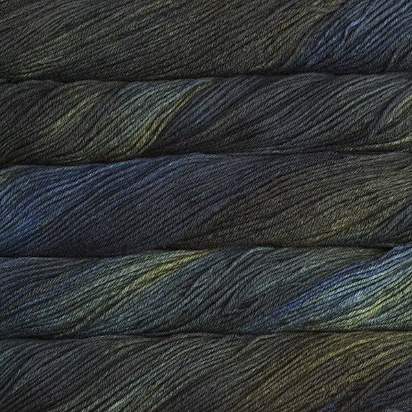écheveaux de laine merino Arroyo de Malabrigo coloris Vaa (vert foncé)