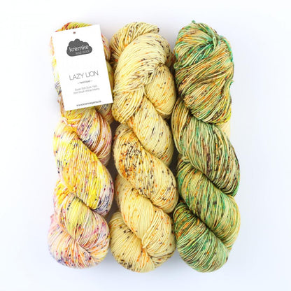 3 écheveaux de laine à chaussettes Lazy Lion, multicolore, marque Kremke jaune rose et vert