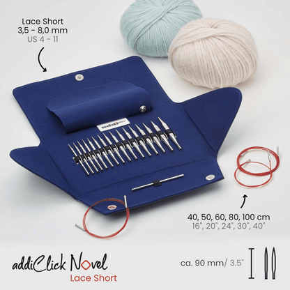 Kit d'aiguilles à tricoter en métal dans un étui bleu foncé avec cables roses et 2 pelotes de laine rose et bleu