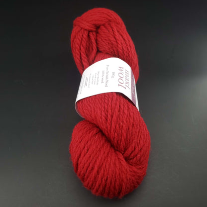 écheveau de laine maxi wool d'erika knight coloris 208 marni sur fond noir pour tricot et crochet