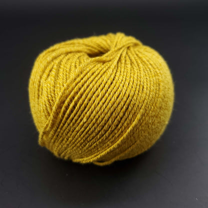 pelote de fil pour tricot et crochet Morning Salutation de Kremke coloris  11 citron sur fond noir
