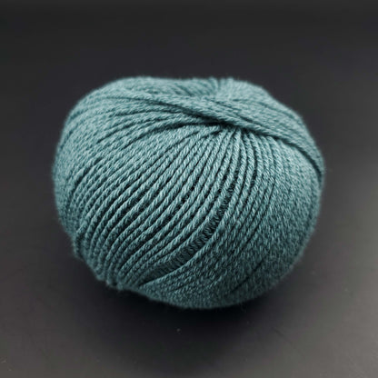 pelote de fil pour tricot et crochet Morning Salutation de Kremke coloris   27 pin sur fond noir