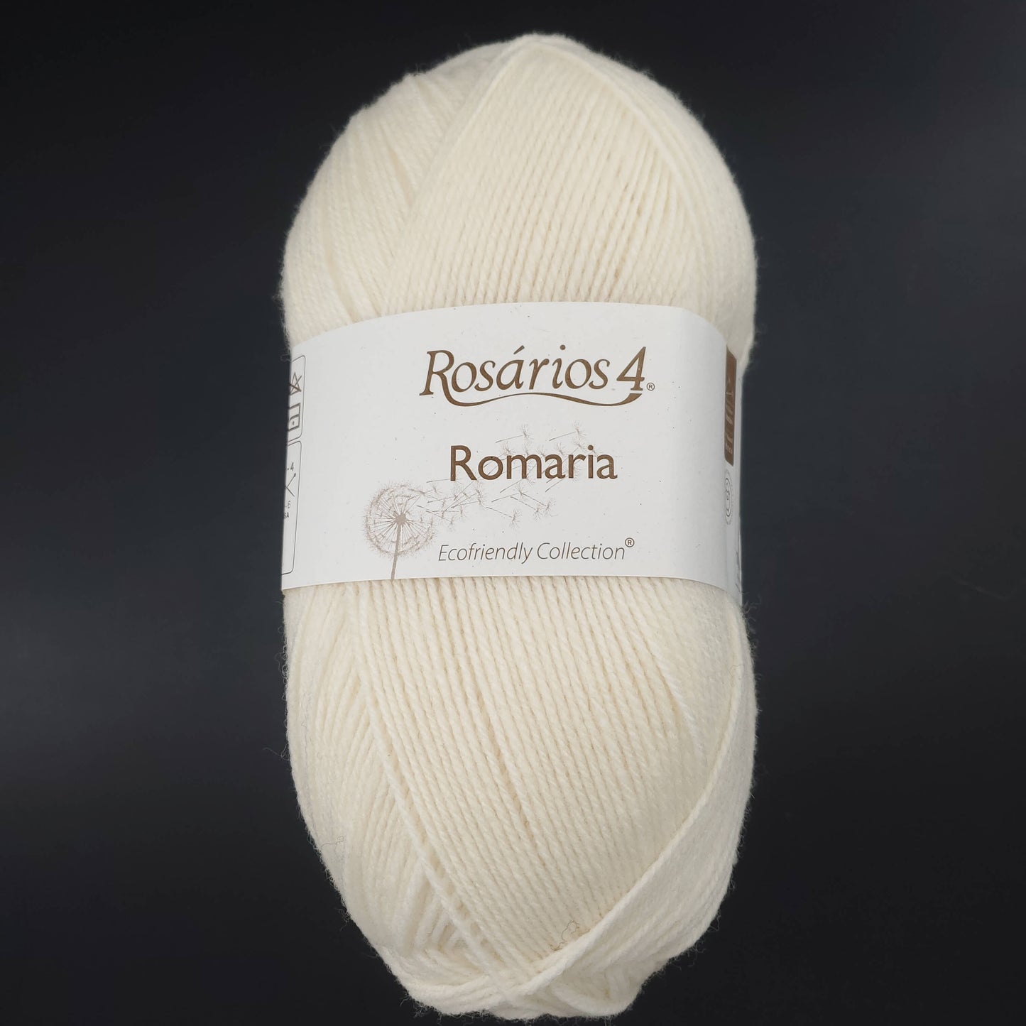pelote de laine romaria de marque rosarios4 coloris 01 pour tricot et crochet sur fond noir