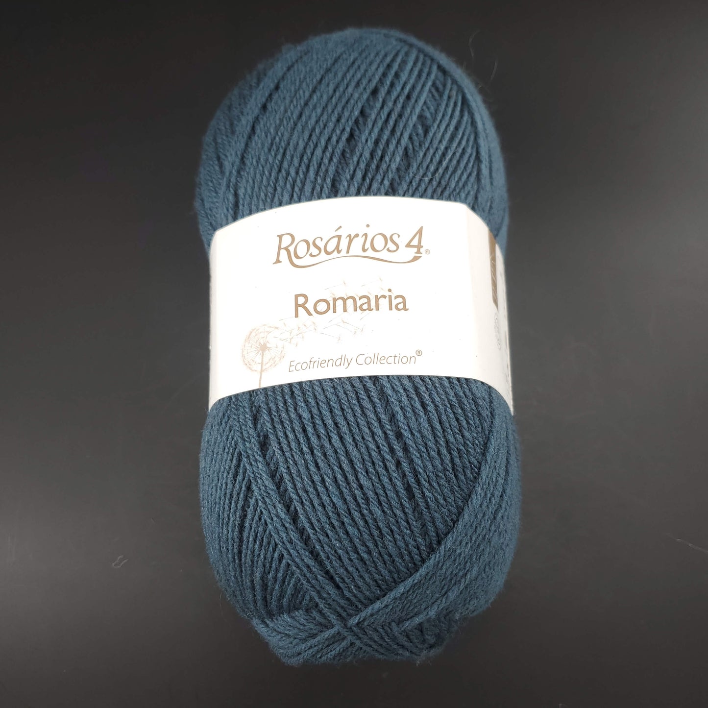 pelote de laine romaria de marque rosarios4 coloris 06 pour tricot et crochet sur fond noir