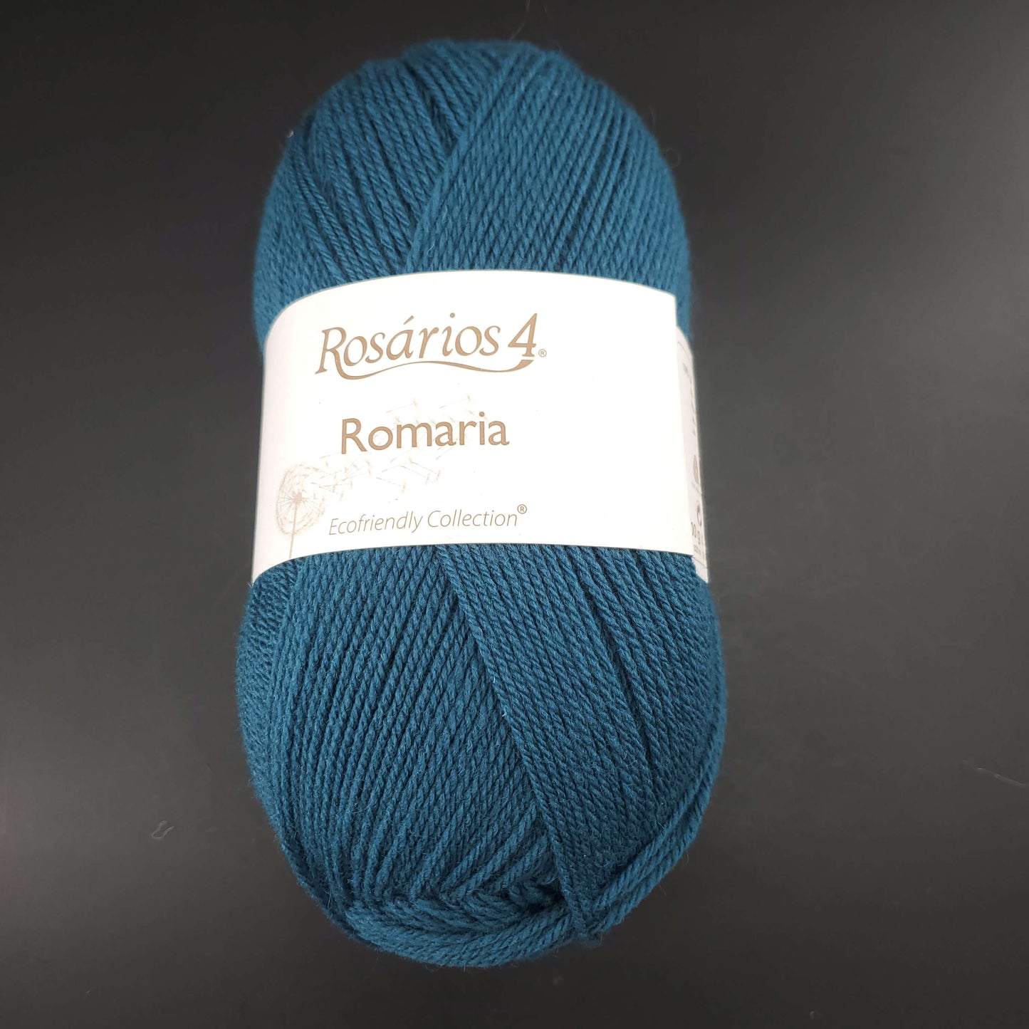 pelote de laine romaria de marque rosarios4 coloris 07 pour tricot et crochet sur fond noir
