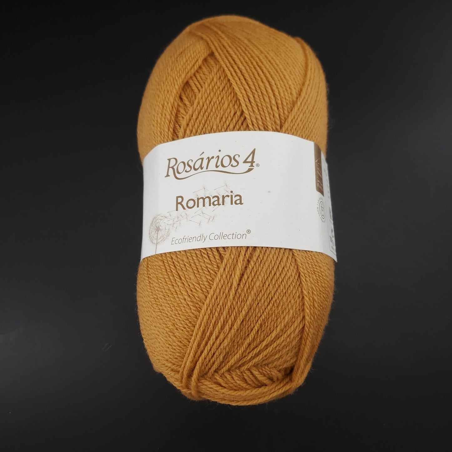 pelote de laine romaria de marque rosarios4 coloris 13 pour tricot et crochet sur fond noir
