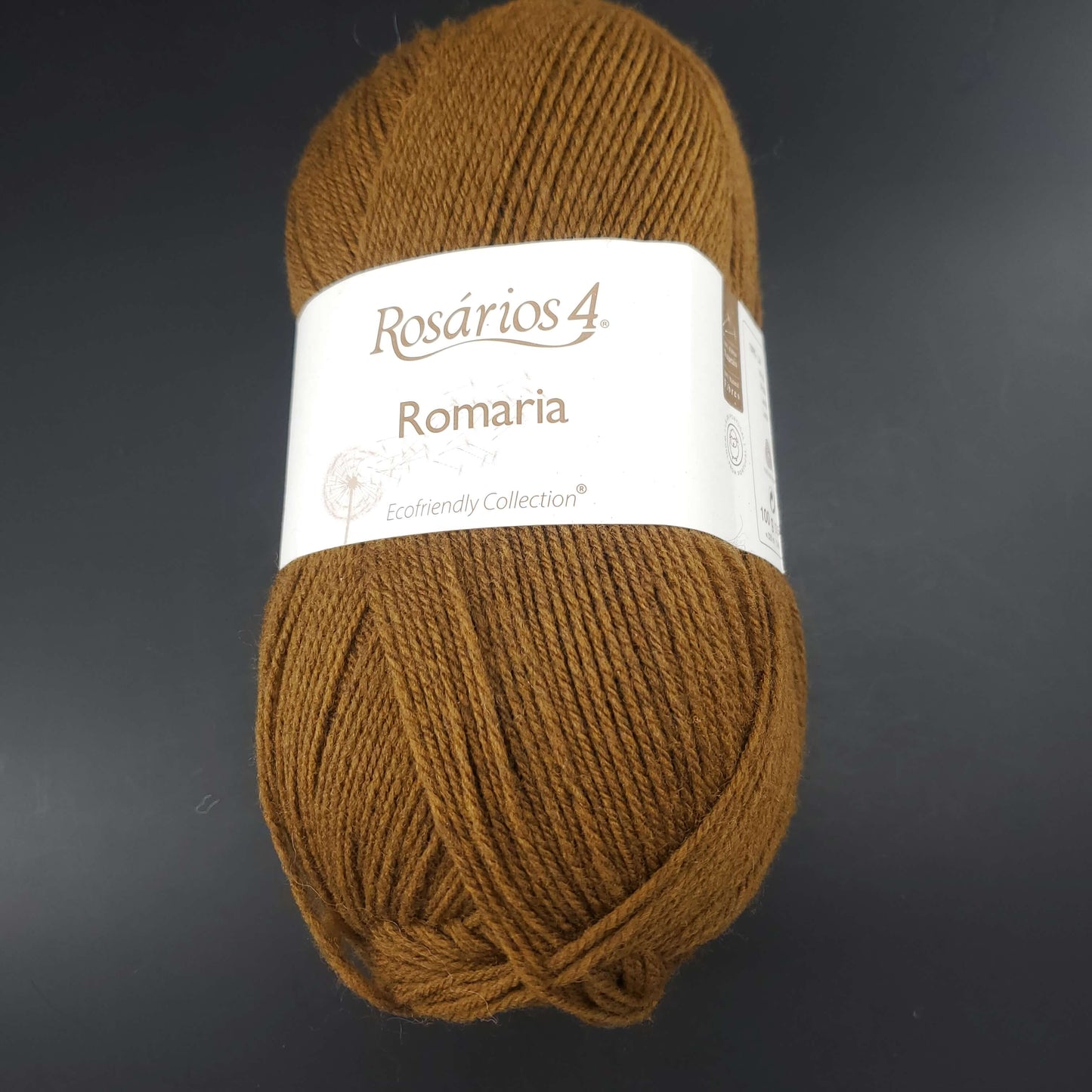 pelote de laine romaria de marque rosarios4 coloris 15 pour tricot et crochet sur fond noir