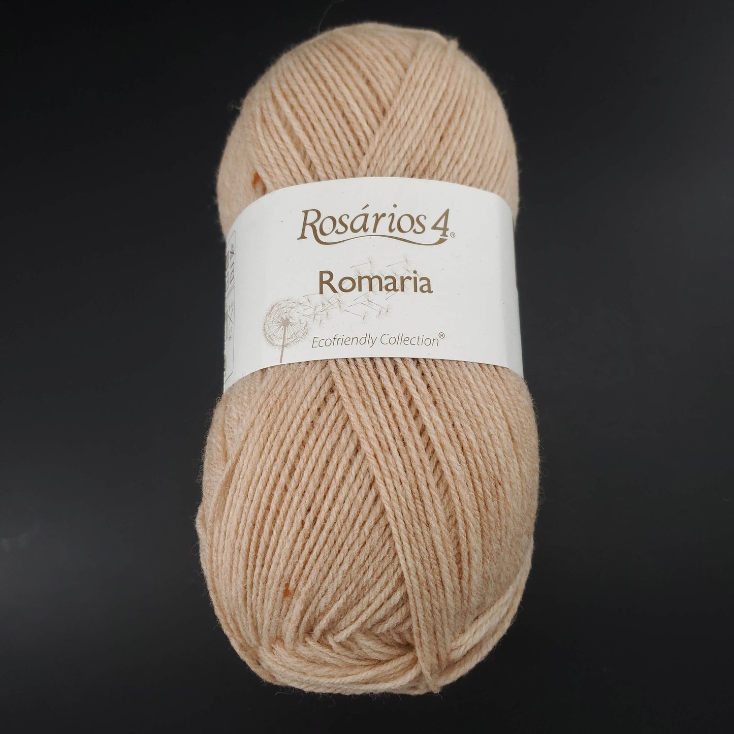 pelote de laine romaria de marque rosarios4 coloris 17 pour tricot et crochet sur fond noir