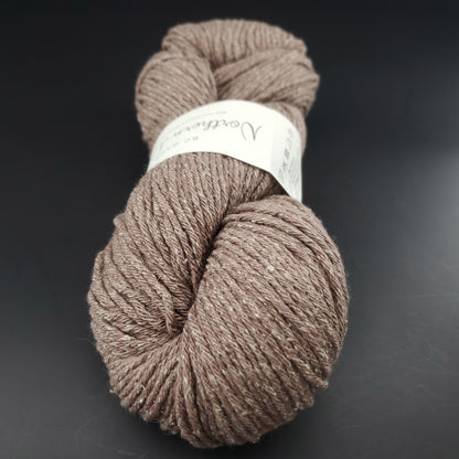 écheveau de laine pour tricot et crochet bc garn northern lights coloris 06 vison sur fond noir