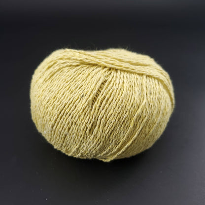 pelote de coton recyclé kremke reborn denim uni coloris 144 citron sur fond noir pour tricot et crochet