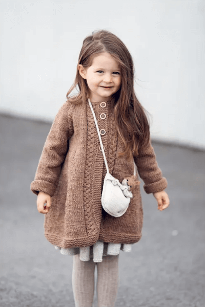 Page du livre tricot enfants de KlompeLOMPE modèles de 6 mois à 14 ans