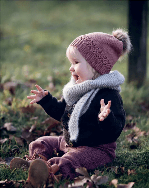 Page du livre tricot enfants de KlompeLOMPE modèles de 6 mois à 14 ans