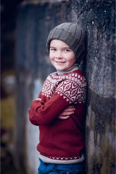 Page du livre tricot enfants de KlompeLOMPE modèles de 6 mois à 14 ans