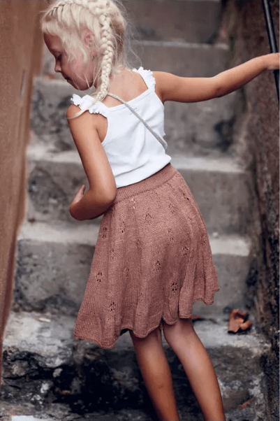 Page du livre tricot enfants de KlompeLOMPE modèles de 6 mois à 14 ans