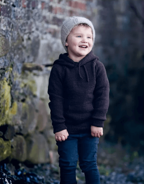 Page du livre tricot enfants de KlompeLOMPE modèles de 6 mois à 14 ans