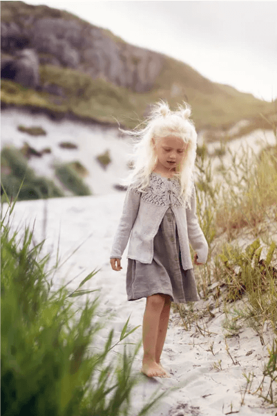 Page du livre tricot enfants de KlompeLOMPE modèles de 6 mois à 14 ans