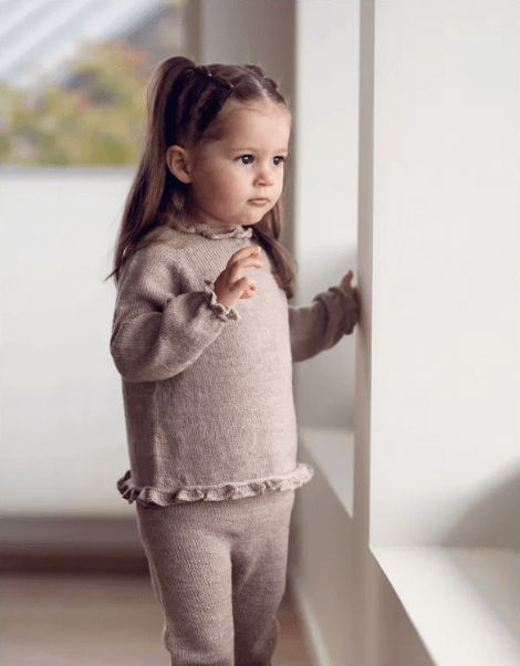 Page du livre tricot enfants de KlompeLOMPE modèles de 6 mois à 14 ans