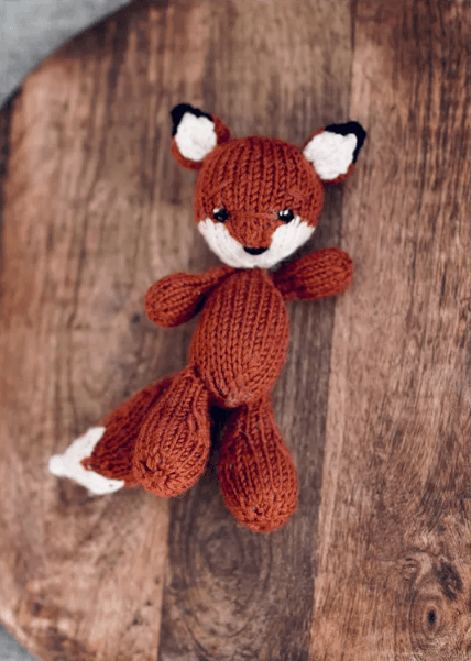 Page du livre tricot enfants de KlompeLOMPE modèles de 6 mois à 14 ans