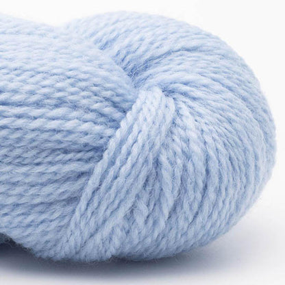 écheveau de laine à tricoter British blue fingering de Erika Knight coloris 03 pale blue