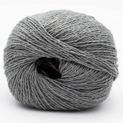 pelotes de fil à tricoter Reborn Denim Uni de Kremke en coton recyclé coloris 150 sage