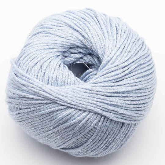 pelote de fil à tricoter en tencel Morning salutation de Kremke coloris 17 pale blue (bleu pâle)