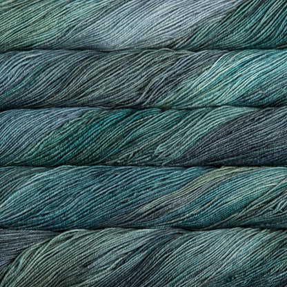 écheveaux de fil à tricoter Sock de Malabrigo en laine mérinos coloris Aguas (bleu)